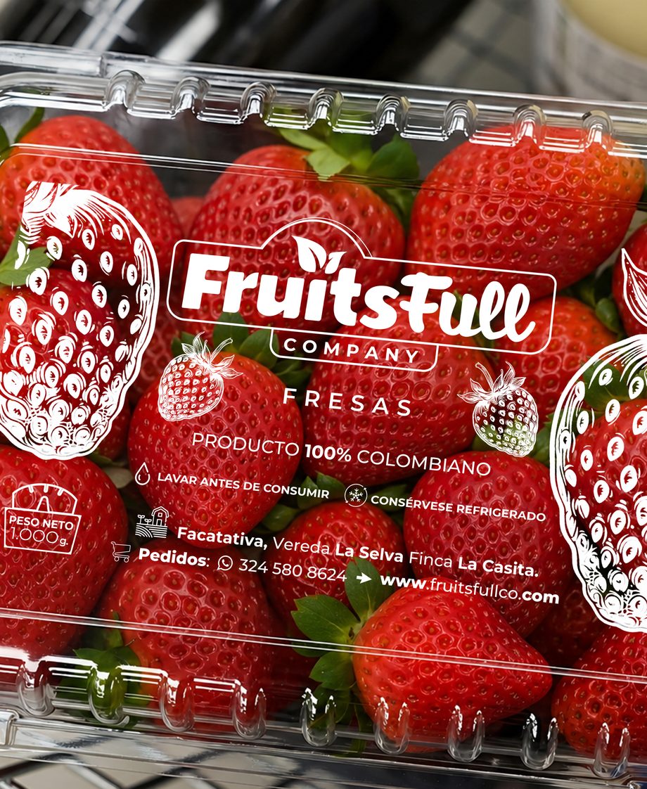 Fresas de FruitsFull en su empaque con la etiqueta de la marca